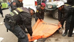 Un cadáver con herida de bala fue hallado en un carro en Surco