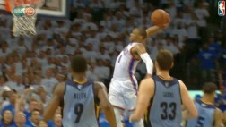 NBA: tapón y luego genial clavada al otro lado de la cancha