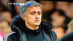 Mourinho hizo este gesto al ver la lesión de Petr Cech