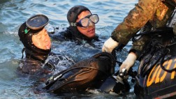 Naufragio: Cuerpos revelan desesperados intentos por escapar