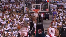 NBA: roba el balón y marca esta genial canasta de espaldas