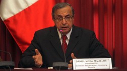 Mora pide investigar a notaría de cuñada de Fredy Otárola