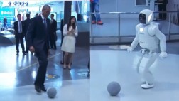 Obama jugó fútbol con el robot japonés más avanzado del mundo