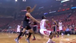 NBA: la fantástica finta de 'Superman' Howard cerca al aro