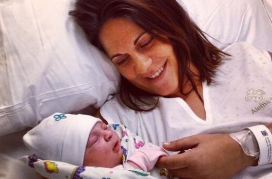 Verónica Homs ya es mamá y compartió la primera foto de su hija