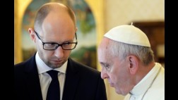 Papa regala a premier ucraniano una pluma "para firmar la paz"