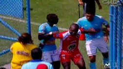 ‘Chasqui’ Álvarez se fue encima de Camarino y lo retó a pelear