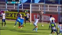 Gol de Garcilaso: 'blooper' de Forsyth y suerte de Maulella