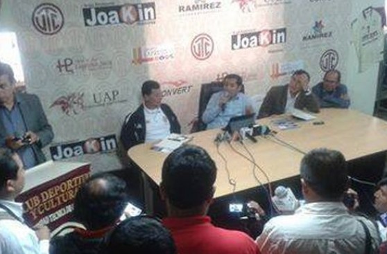 Jugadores cesados de UTC ingresaron al club con la policía
