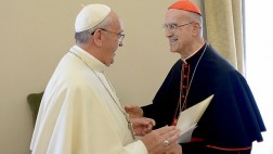 Bertone dice que el Papa sabía de su departamento de 700 m²