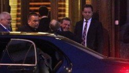 El abrazo de la polémica en plena crisis entre Ucrania y Rusia