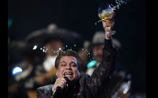 Juan Gabriel reprograma concierto en Lima para el mes de agosto