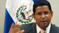 El Salvador: Fiscalía ordena capturar al ex presidente Flores