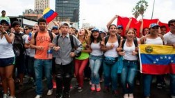 El dividido pueblo venezolano marcha por el #DíaDelTrabajador