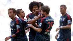 Bayern Múnich goleó 4-1 al Hamburgo con golazo de Pizarro