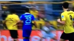 Gol por la huacha: arquero del Dortmund cometió grosero blooper