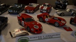 Exponen 600 autos clásicos a escala en Pueblo Libre