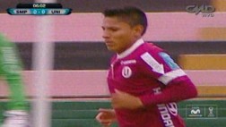 Raúl Ruidíaz erró esta clara ocasión de gol ante San Martín