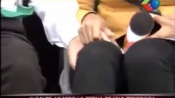Bolivia: Alcalde manosea a periodista durante entrevista