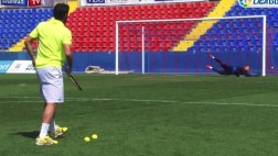El arquero de la Liga española que ataja pelotas de tenis