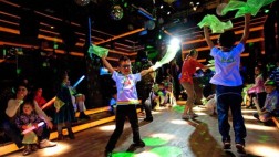 Los niños van a la disco en Nueva York