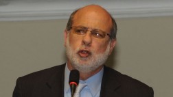 Daniel Abugattás insiste en fiscalizar a magistrados del TC