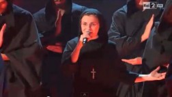 "La voz": Sor Cristina emocionó al jurado y pasó a semifinal