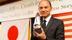 Jimmy Choo presenta línea de zapatos inspirados en Fukushima