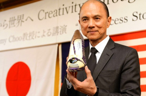 Jimmy Choo presenta línea de zapatos inspirados en Fukushima