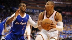 Westbrook y una monstruosa clavada en el triunfo del Thunder