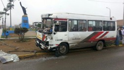 Coaster de Orión atropelló a una mototaxi y dejó un herido