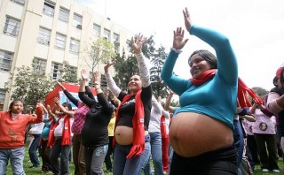 El 50% de madres peruanas tuvo primer hijo antes de los 22 años