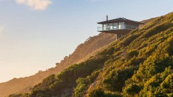 Disfruta de tus vacaciones en esta casa flotante sobre la playa