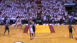 El espectacular disparo sobre la hora a favor del Miami Heat
