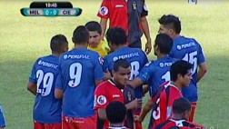 Acasiete se enfureció con el árbitro y terminó expulsado