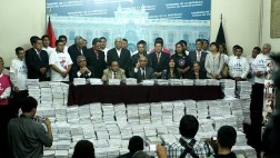 Unión civil: presentan un millón de firmas contra proyecto