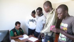 PNP detiene a 13 haitianos y 12 senegaleses en Sullana