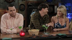 ¿Por qué "Two And a Half Men" nunca despegó con Ashton Kutcher?