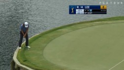 Blooper en el golf: falló dos veces el mismo tiro