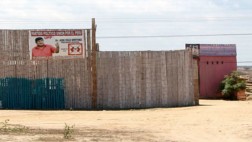 Rector anuncia su postulación a región en frontis de burdeles