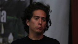 "Juro que no quería escribir otra historia sobre la guerra"