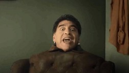 Maradona aparece en divertido comercial de una marca brasileña