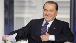 Berlusconi sugiere que sería tan buen Papa como Francisco