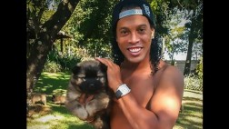 Ronaldinho presentó al nuevo integrante de su familia