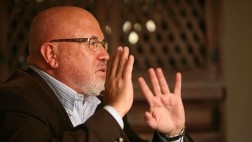 Bruce negó cálculo político tras revelar su homosexualidad
