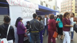 Médicos en huelga iniciaron atención a sus pacientes en carpas
