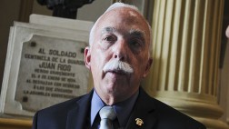 Tubino: “Bruce quiere romper el paradigma del peluquero gay”