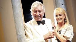 "Al fondo hay sitio" busca juntar a Cattone y Regina Alcóver