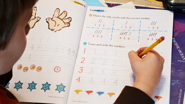A paso firme: 5 formas de que a tu hijo le guste estudiar