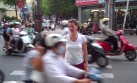 VIDEO: Así cruzan la calle con más tráfico del mundo en Vietnam